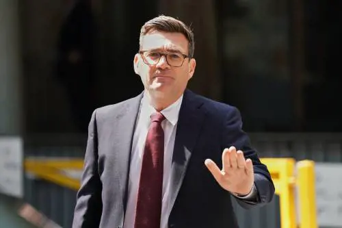 È il giorno di Burnham: per il premier Labour una squadra semi-nuova