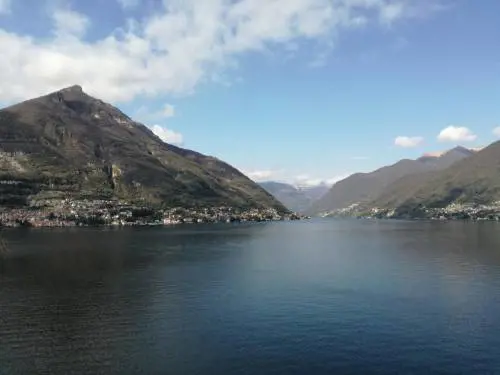 Como, bimba di 10 anni si tuffa nel lago e scompare: ricerche in corso