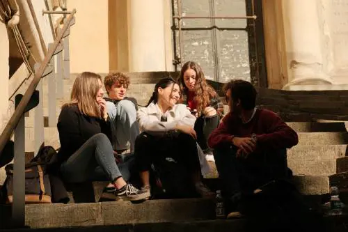 Molto "chill" e "allineati". Così parlano i nostri ragazzi