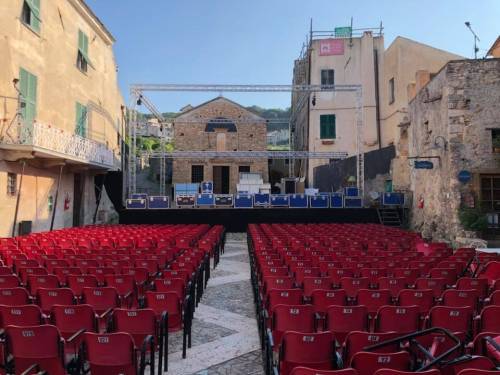 Il teatro si sposta sulla via del mare