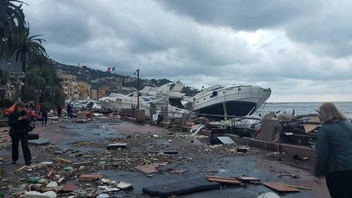 Rapallo, crolla la diga per mareggiata: distrutti centinaia di yacht