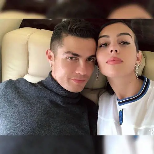 Coronavirus, Georgina Rodriguez: "In questi momenti difficili serve la fede"