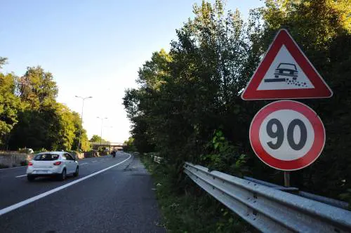 Sgarra di un chilometro: multato sindaco sceriffo