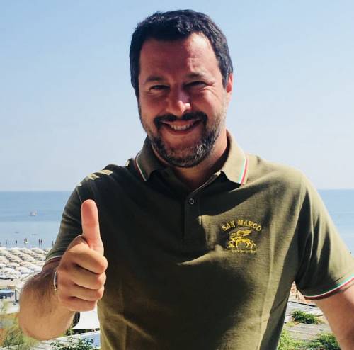 Salvini, la strategia della maglietta