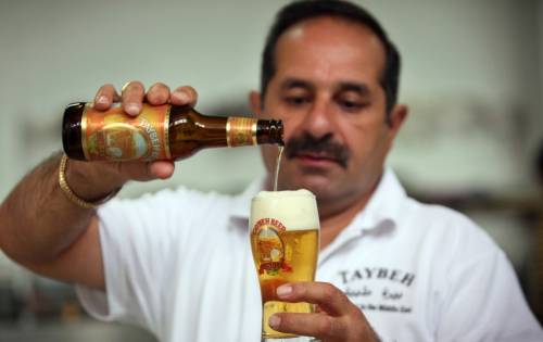 Fiumi di birra e di vino. Il villaggio palestinese dove anche i musulmani celebrano l'Oktoberfest