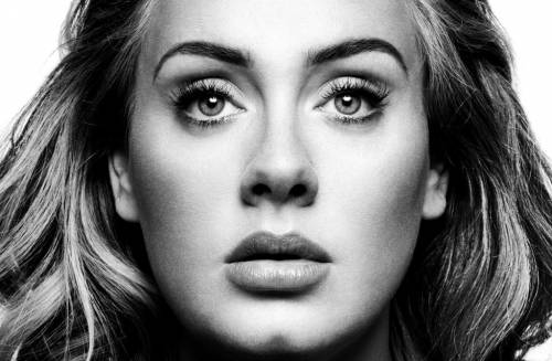 Adele è ancora da record: la cantante guadagna 15 milioni l’anno senza lavorare 