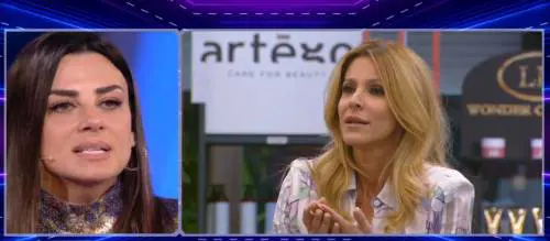 Adriana Volpe contro Serena: "Mi hai dato della mi.., stai attenta come parli"
