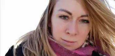 Accoltella la ex moglie davanti alle sue bimbe