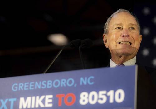 Bloomberg si ritira: il magnate americano ora sostiene Biden