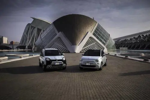 Ora scatta la rivoluzione green  con la Panda e la 500 Hybrid