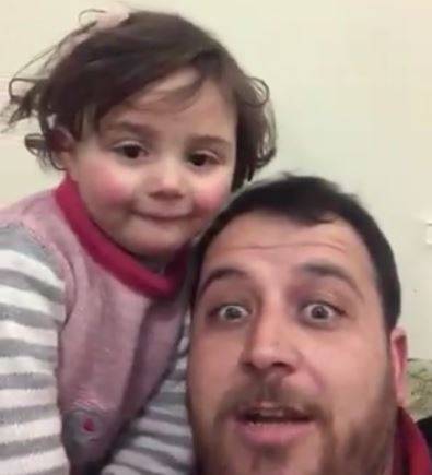 Siria, ridere sotto le bombe: così il papà inventa il gioco per non spaventare la figlia
