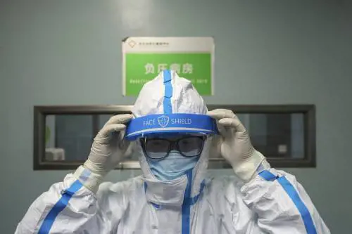 Il ''pacco della salute'' che la Cina invia agli studenti in Italia