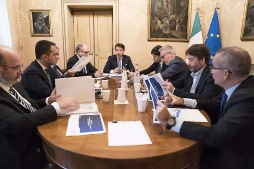 Reddito di emergenza e Tav. Nel governo è lite continua