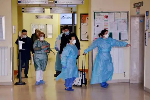 Coronavirus, ricoverata donna con sintomi: è collega del 38enne contagiato