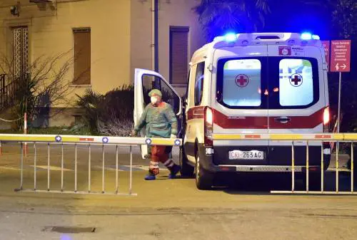 Focolaio all'ospedale Sacco, almeno 20 sanitari positivi