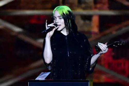 Billie Eilish: "L’odio degli hater sui social mi sta facendo impazzire"