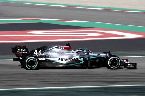 Formula Uno, giallo sul volante della Mercedes: "Sistema conforme alle normative"