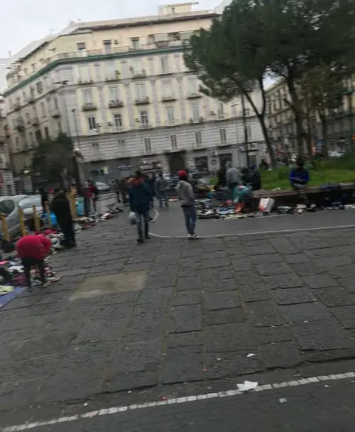 Napoli, blitz nel Vasto: sgombrato mercatino abusivo