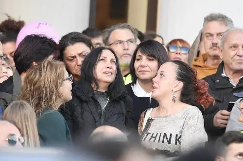 "Adesso giustizia per Desirée". L'ultimo addio di amici e parenti