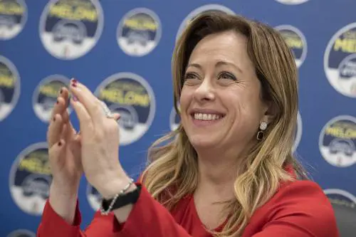 Meloni: "Andremo al governo solo con i voti degli italiani"