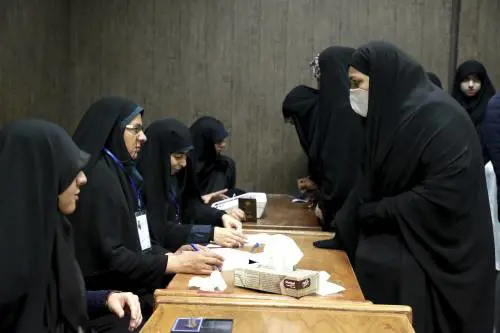 Elezioni in Iran, chiusi i seggi: conservatori favoriti