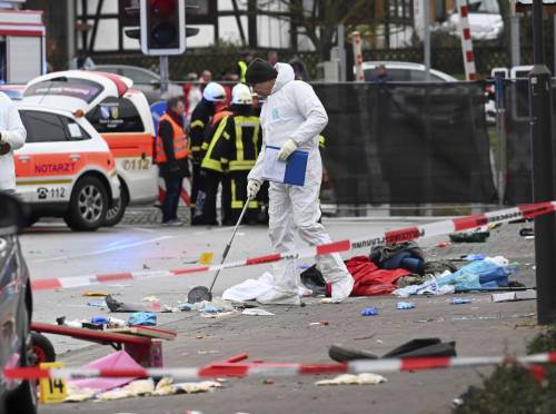 Germania, auto sulla folla: l'autore dell'attentato di carnevale è un 29enne tedesco