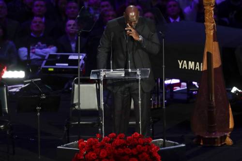 Michael Jordan in lacrime per ricordare Bryant: "Ho perso un fratello minore"