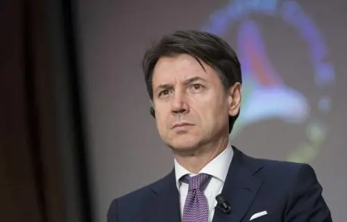 Coronavirus, Conte adesso minimizza: "L'Italia un Paese sicuro. Un sistema eccellente"