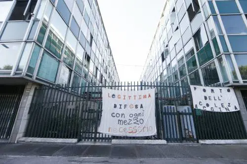 La Raggi foraggia gli abusivi, 200 euro in più a chi viene sgomberato