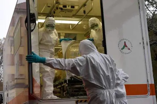 Coronavirus, ecco cosa fare (e cosa no) se si è positivi in quarantena in casa