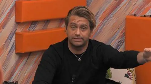 Gf Vip, Patrick se la prende con Zequila: "Adesso mi girano i c..."