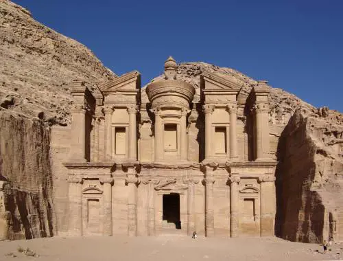 Giordania, muore turista italiano colpito da un masso nel sito archeologico di Petra