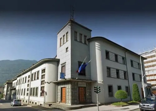 Sondrio, maliano colpisce donna e tenta di mordere agente: arrestato