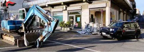 Sventato furto con "spaccata" in banca nel catanese