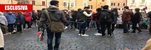 I vucumprà sfuggono ai controlli: così nascondono la merce di contrabbando