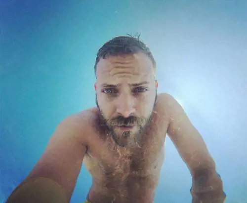 Alessandro Borghi sul set con Patrick Dempsey per una nuova serie di Sky