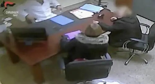 Soldi in cambio della pensione: in manette il medico del caso Loris