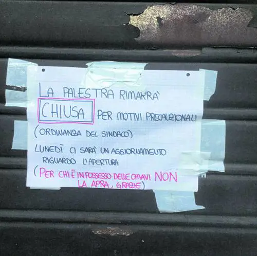 A Codogno, la città fantasma chiusa per virus. "L'unico posto vivo ormai è la farmacia"