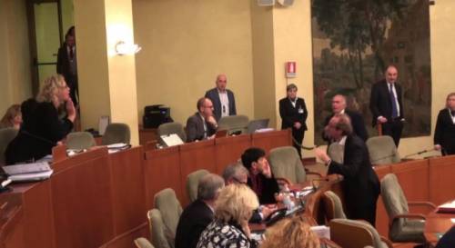 In Regione scoppia la rissa Lega-M5s: "Cialtroni e ignoranti", "Ma vaffa..."