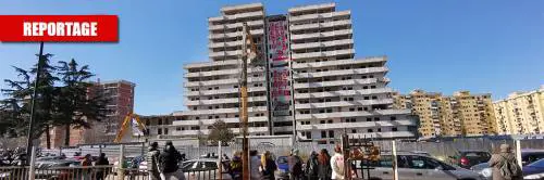 Scampia, è finita l’attesa: iniziata la demolizione della vela verde