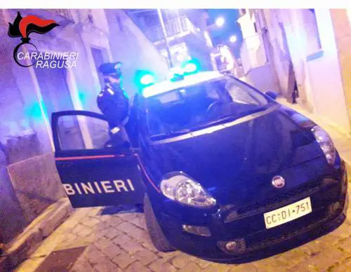 Non accetta la separazione dall'ex e accoltella il suo nuovo fidanzato: in arresto un 23enne