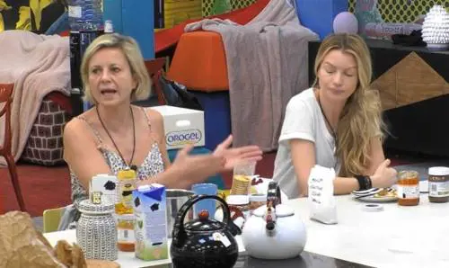 Antonella Elia sbotta contro Licia: "Sei una stron*a vera"