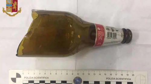 Roma, armato con coccio di bottiglia tenta rapina e ferisce poliziotto: fermato algerino