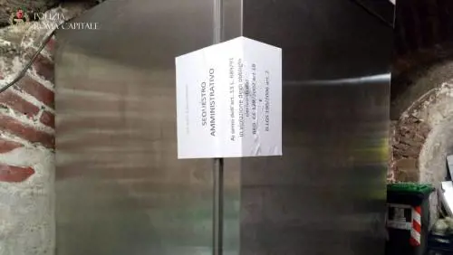 Garbatella, chiuso ristorante: trovati scarafaggi nel magazzino