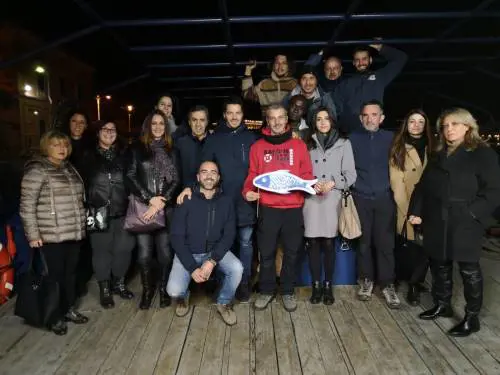 Le sardine sulla nave della Ong: "Ultimi testimoni di umanità e giustizia"