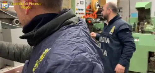 Produzione illecita di sigarette: arrestati otto immigrati