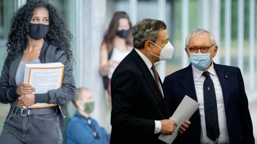 Scuola, il governo deraglia: esami in mascherina (ma non gli orali)