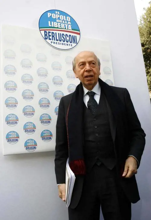 Dini: "Sì al rafforzamento dei poteri, no all'elezione diretta del premier"