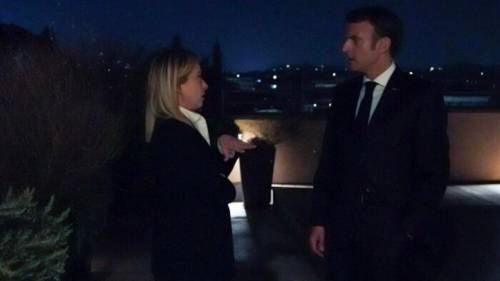 “Caro Emmanuel, io…”, la rivelazione: cosa ha detto Meloni a Macron