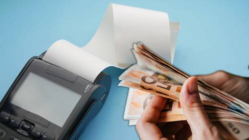 Pos e carta: perché solo il contante è moneta legale